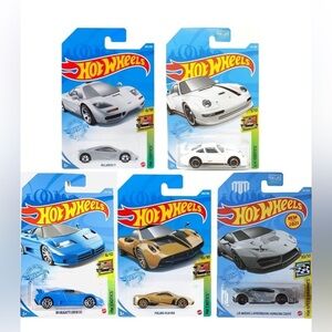 Lot of 25 BRAND NEW IN THE PACKAGE HOT Wheels Cars